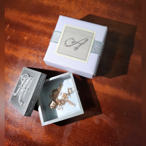 Metal Jwellery Box with Personlaized Letter. A-Z available. - Picture 3 of 4